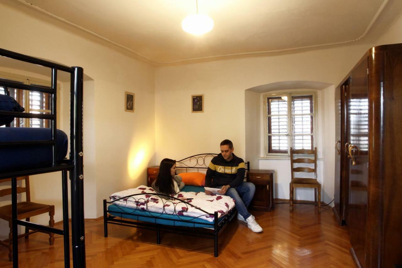 Residence Muzica Bed And Breakfast Комен Екстер'єр фото
